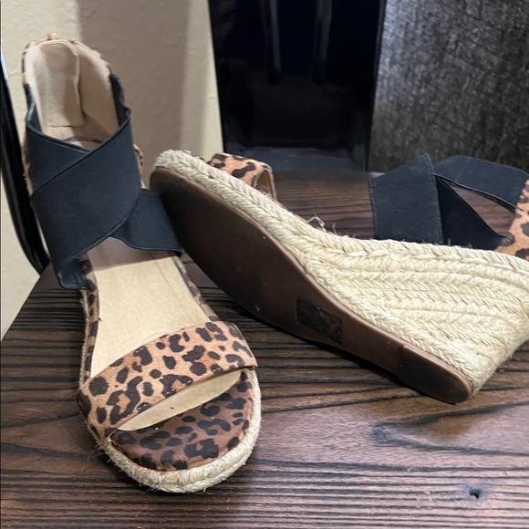 Leopard Print Espadrille Sandals with Black Straps - Picture 5 of 6